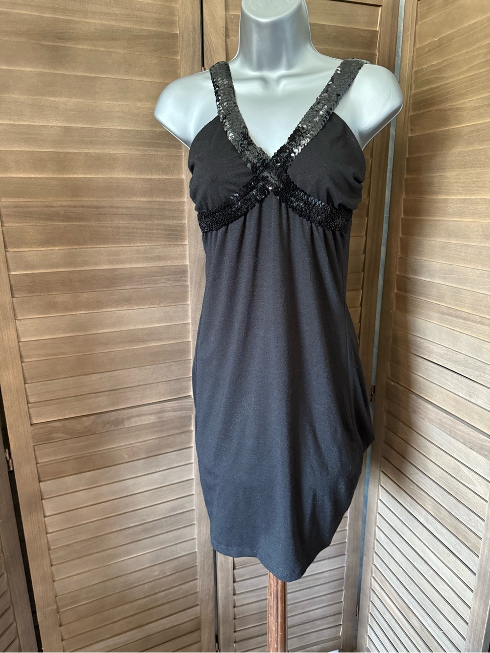 Black sequins sleeves cotton party dress.